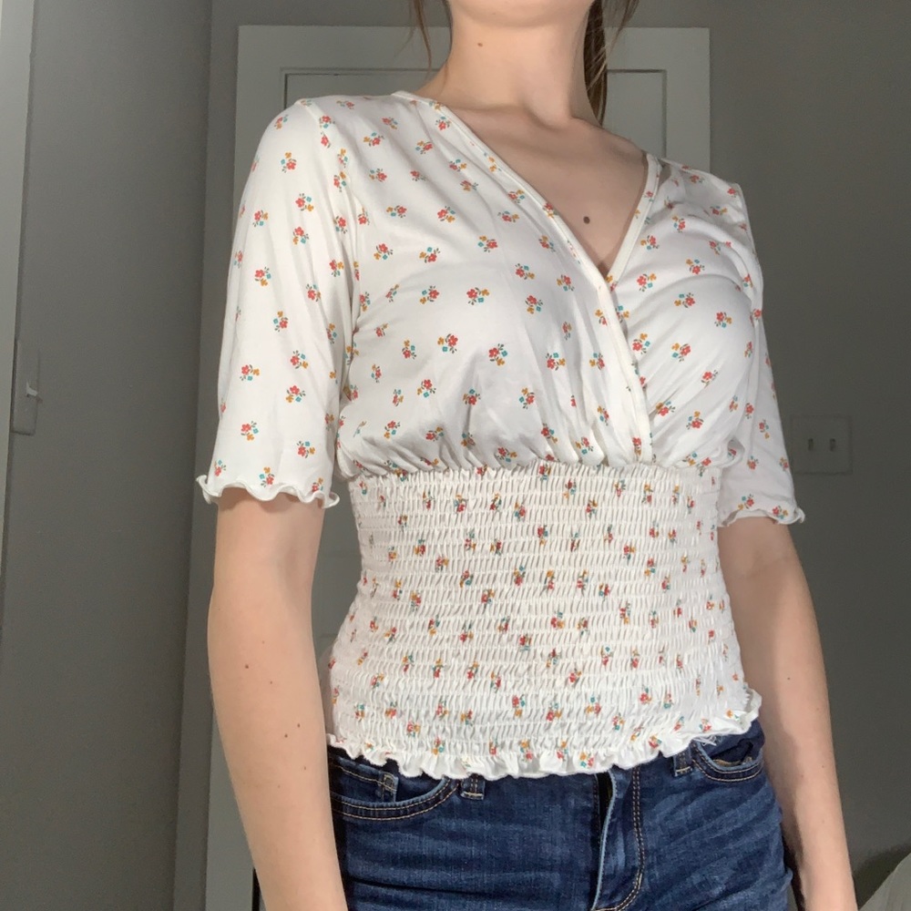 white floral print 1/2 sleeve shirt